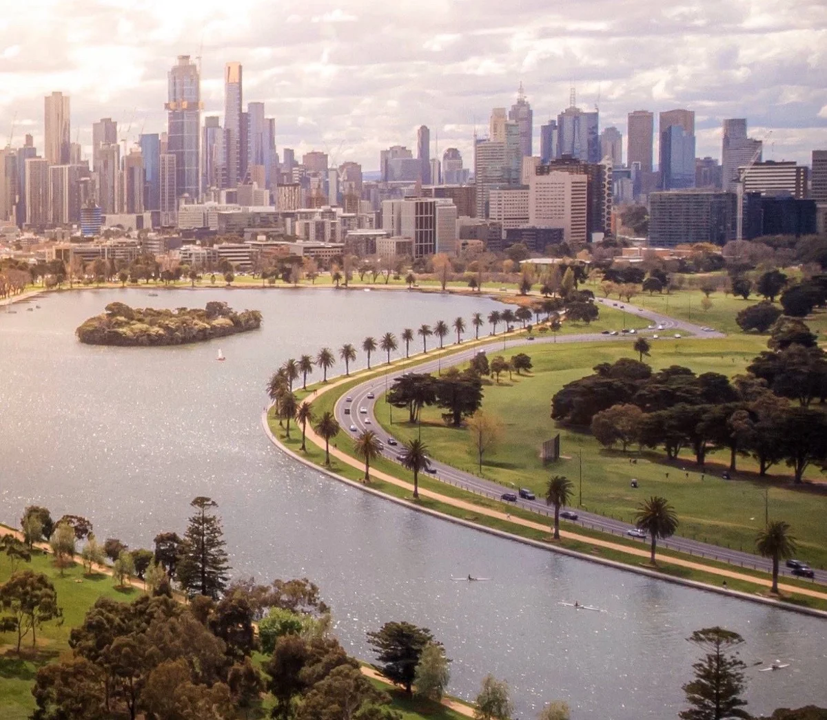 Albert Park Lake loop with palms — decompression walks and clear sight-lines